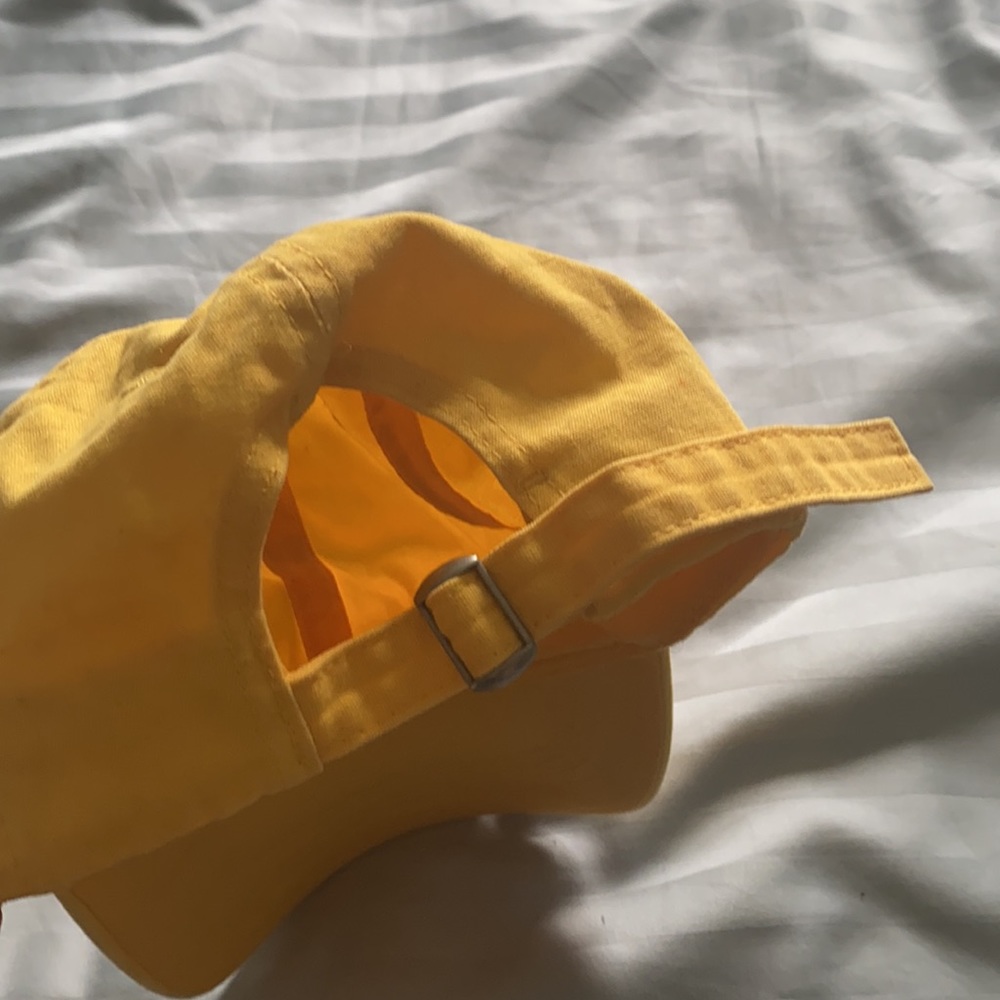 Yellow cap 🧢 - Picture 4 of 5